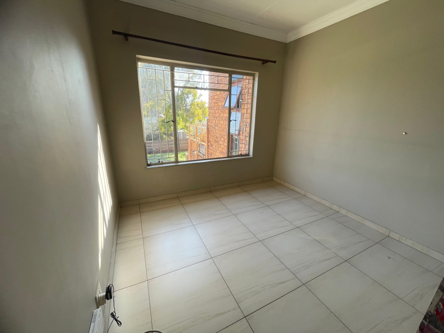 6 Bedroom Property for Sale in Ifafi North West